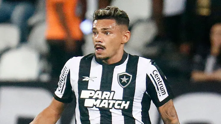 Tiquinho Soares entrou ao decorrer da partida (Foto: Vitor Silva/Botafogo/Divulgação)