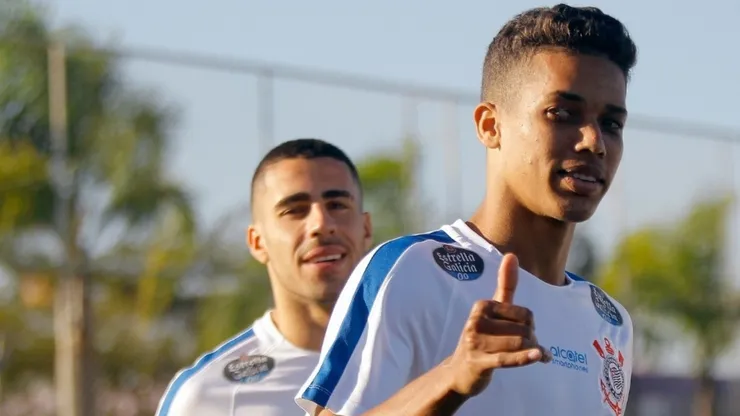 Athletico Paranaense não para em Nikão e encaminha acerto com ex-Corinthians. (Foto: Daniel Vorley/AGIF)