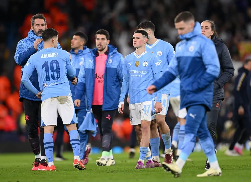 Manchester City em campo durante eliminação em casa na Champions