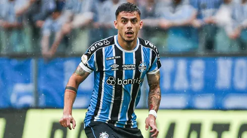 Rival do Grêmio pode pagar até R$ 26 mi e assinar com Felipe Carballo. Foto: Maxi Franzoi/AGIF