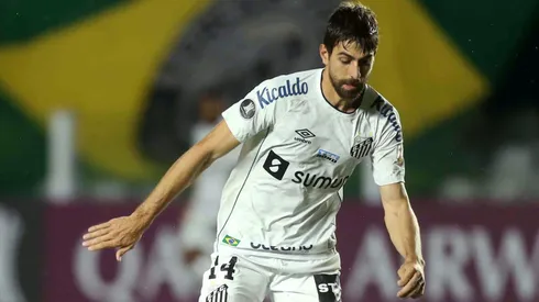 Luan Peres no Santos . (Photo by Guilherme Calvo-Pool/Getty Images)