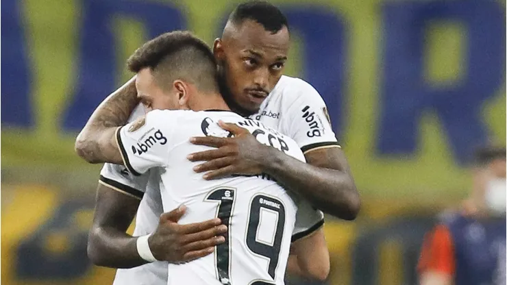 Corinthians: Atitude de António Oliveira 'enfurece' jogador do Timão e acerto com rival pode acontecer.(Photo by Ricardo Moreira/Getty Images)