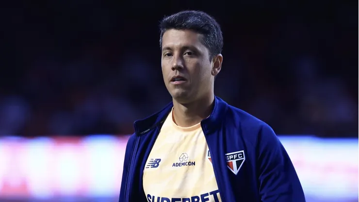 Novo técnico São Paulo define o substituto de Thiago Carpini e tenta fechar acordo. Foto: Marcello Zambrana/AGIF