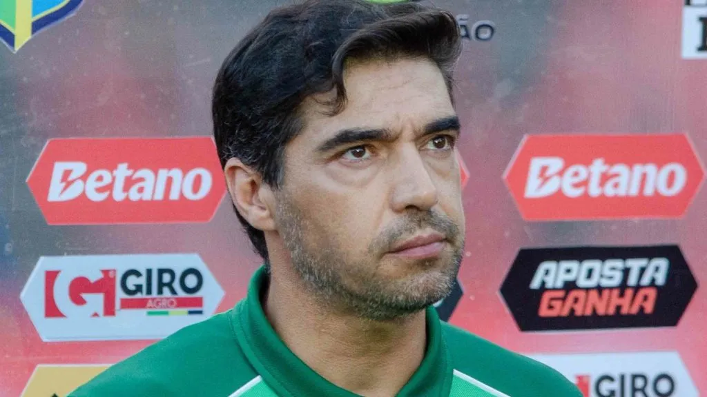 Abel Ferreira no estádio do Barradão. Foto: Jhony Pinho/AGIF