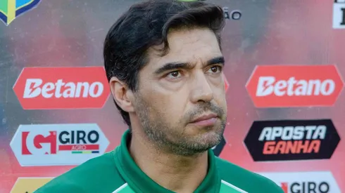 Abel Ferreira no estádio do Barradão. Foto: Jhony Pinho/AGIF