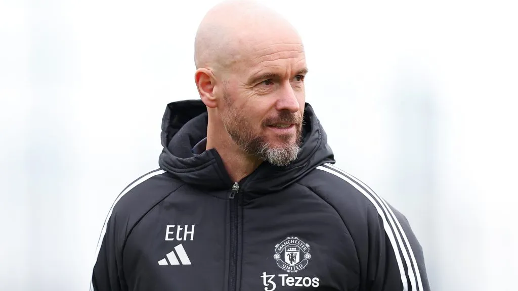 Ten Hag balança, e Manchester United tem 5 treinadores para substituir o neerlandês. (Photo by Matt McNulty/Getty Images)