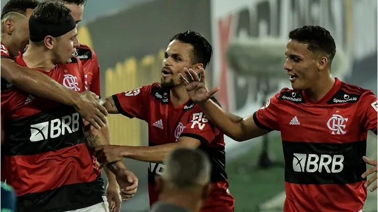 Vasco acerta a contratação de jogador multicampeão no Flamengo. Foto: Thiago Ribeiro/AGIF