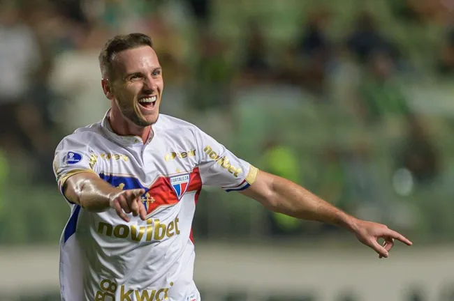 Pochettino comemora seu gol pelo Fortaleza | Foto: Alessandra Torres/AGIF