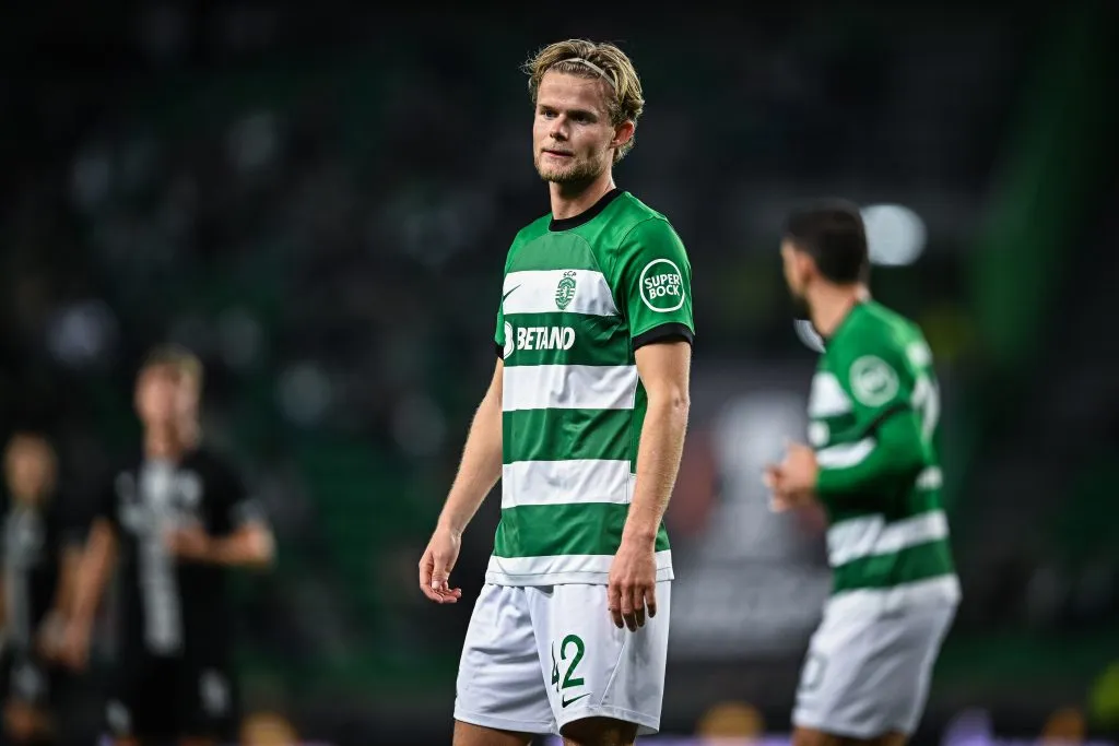 Morten Hjulmand em campo pelo Sporting (Photo by Octavio Passos/Getty Images)
