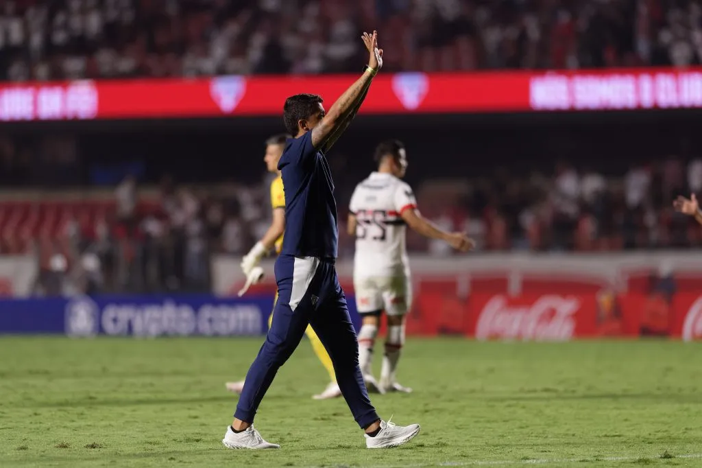 Carpini balança. Foto: Anderson Romao/AGIF