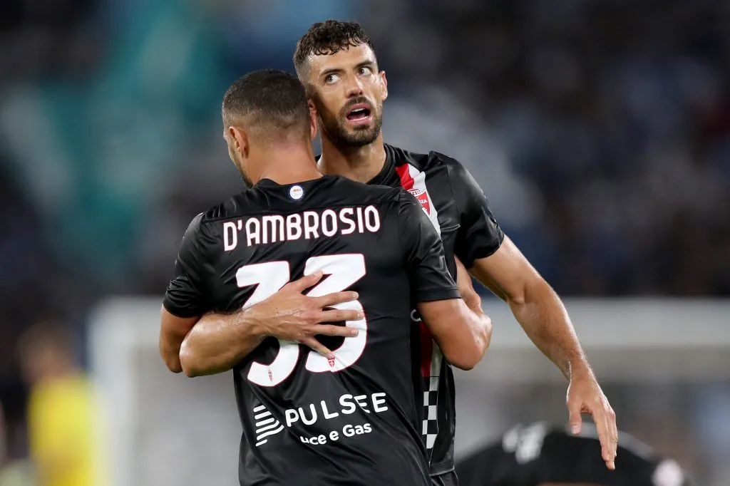 Pablo Marí celebrando bom jogo contra a Lazio. (Photo by Paolo Bruno/Getty Images)