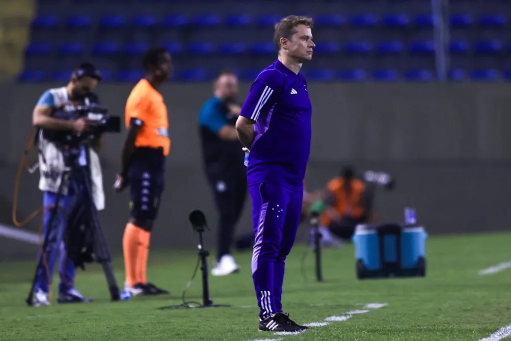 Técnico durante a Copinha de 2024. Foto: Marcello Zambrana/AGIF