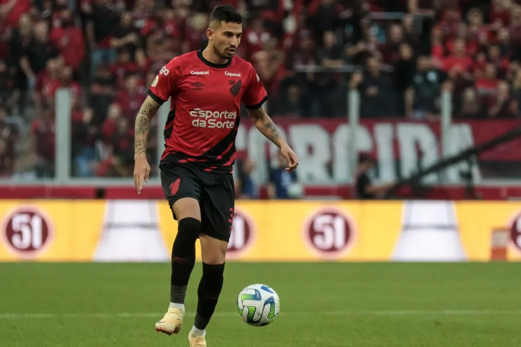 Pedro Henrique em campo pelo Furacão. Foto: Robson Mafra/AGIF