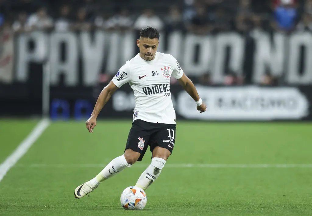 Ángel Romero em ação na partida contra o Nacional (PAR). (Photo by Alexandre Schneider/Getty Images)