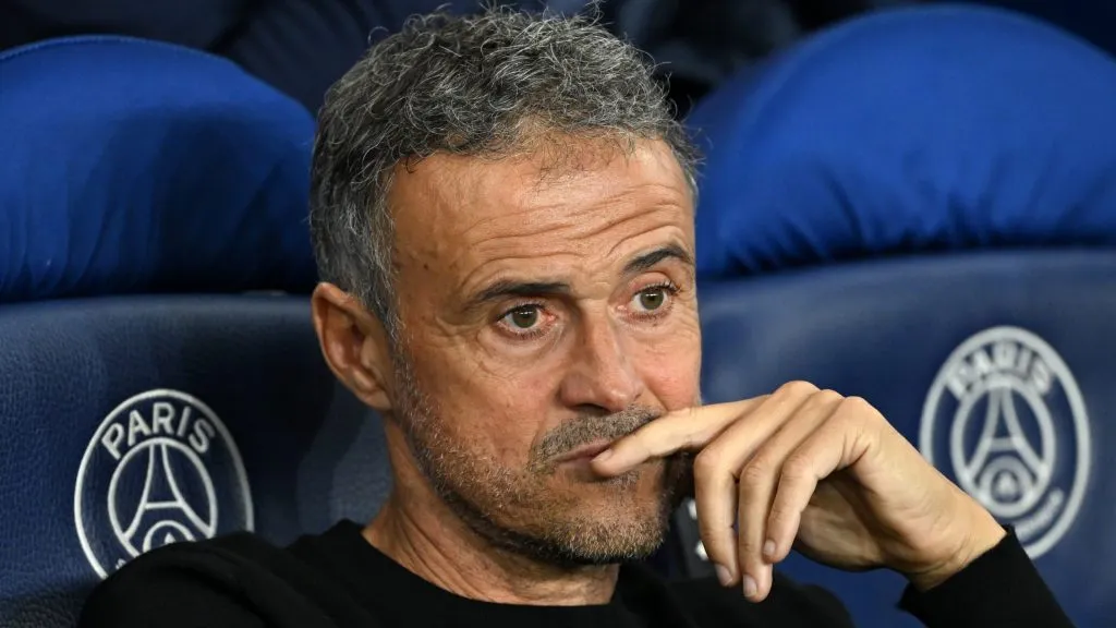 Luis Enrique fez qustão de provocar Xavi antes do duelo entre PSG e Barcelona pela Champions (Photo by Mike Hewitt/Getty Images)