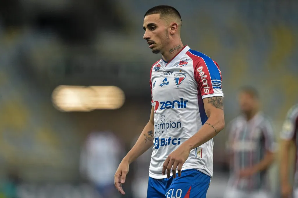 Thiago Galhardo em campo pelo Fortaleza. Foto: Thiago Ribeiro/AGIF