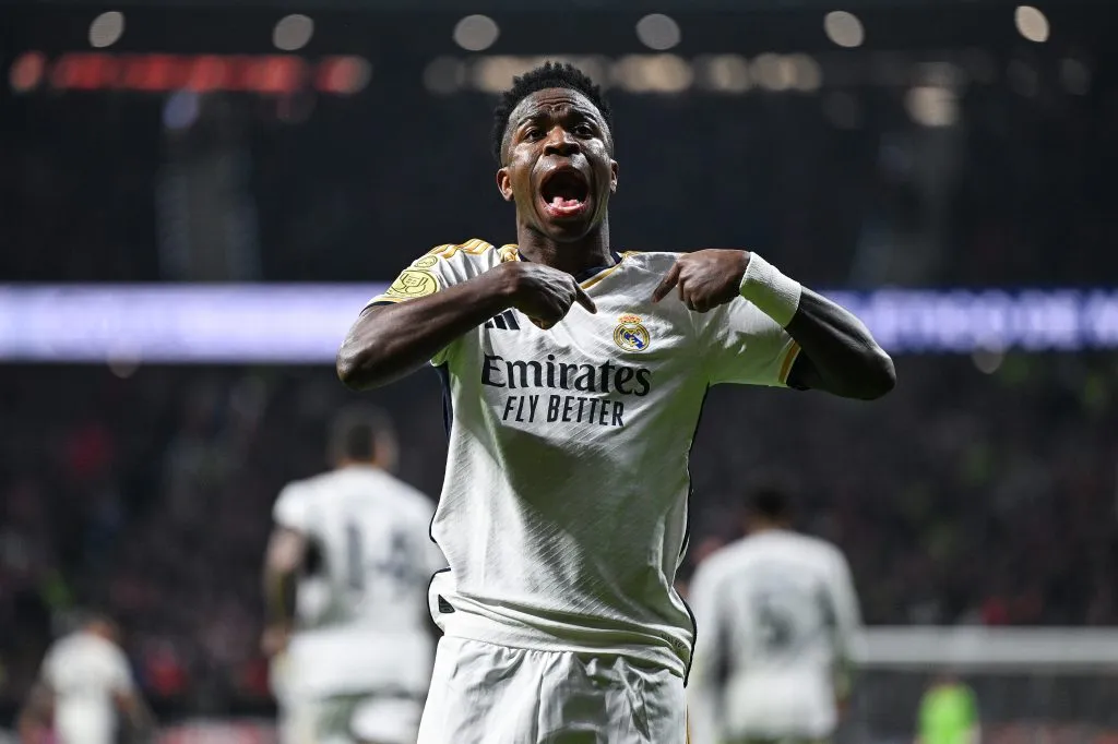 Vini Jr vai ficar em Madrid. (Photo by David Ramos/Getty Images)