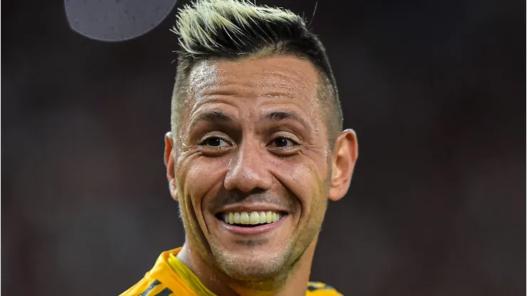 Ídolo do Flamengo, Diego Alves pode assinar com gigante paulista. Foto: Thiago Ribeiro/AGIF