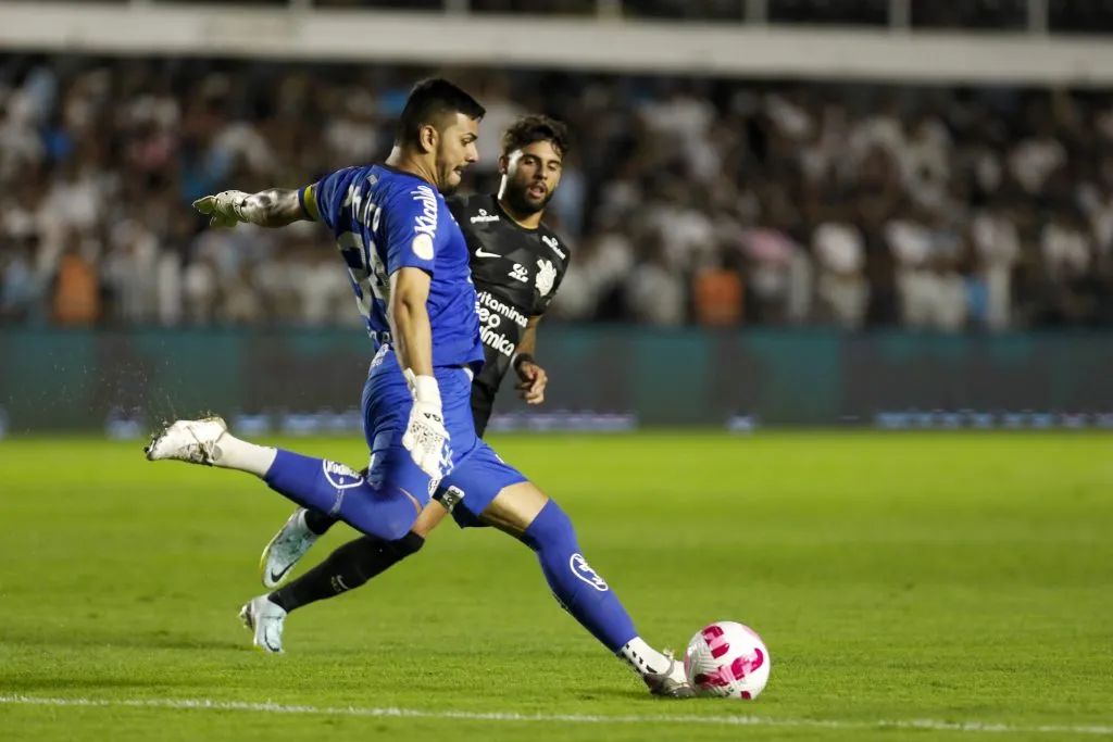 João Paulo em partida contra o Corinthians. (Photo by Ricardo Moreira/Getty Images)