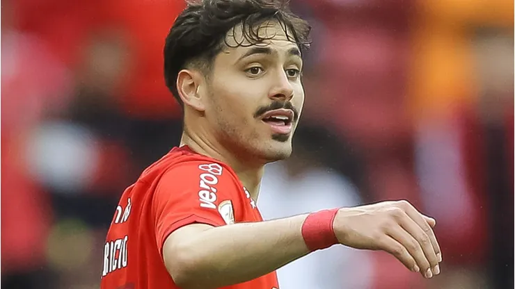 Partiu, Flamengo? Maurício pede para deixar o Internacional e possível destino é revelado. (Photo by Pedro H. Tesch/GettyImages)