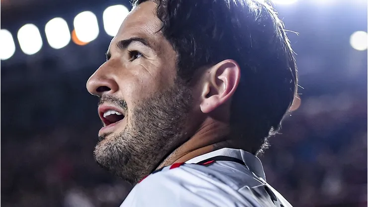 De casa nova: Alexandre Pato, ex-São Paulo, 'pede' para atuar em rival do Internacional. (Photo by Marcelo Endelli/Getty mages)