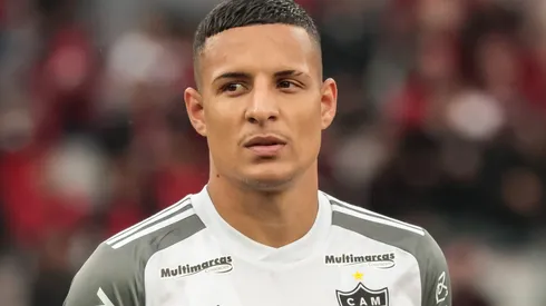 Guilherme Arana, lateral-esquerdo do Atlético Mineiro, provoca Cruzeiro após título do Estadual. Foto: Robson Mafra/AGIF