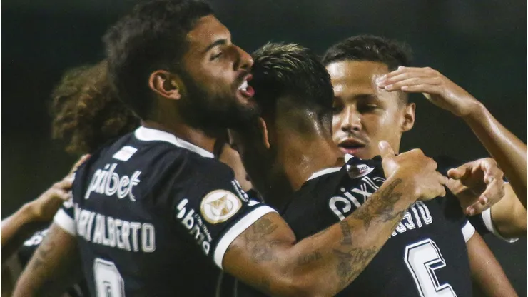 Quer sair: Grande nome do Corinthians tenta 'cavar' vaga em equipe do futebol europeu. Foto: GabrielMachado/AGIF
