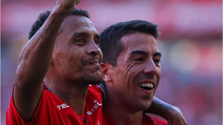 São Paulo pode aplicar chapéu no Corinthians e anunciar meia de rival brasileiro. Foto: Maxi Frazoi/AGIF
