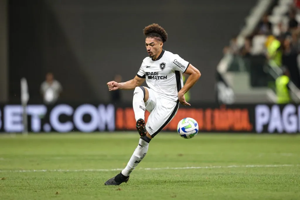 Adryelson pelo Botafogo. Foto: Gilson Lobo/AGIF