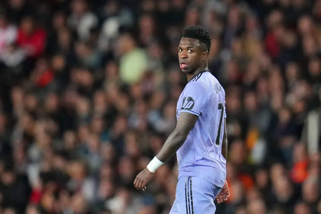 Vini em ação pelo Real Madrid (Photo by Aitor Alcalde/Getty Images)