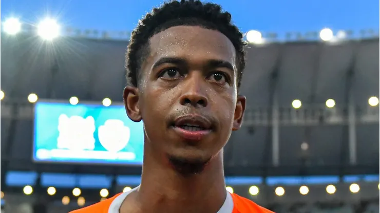 Flamengo Salário de Carlinhos é revelado e torcida fica de 'queixo caído'. Foto: Thiago Ribeiro/AGIF