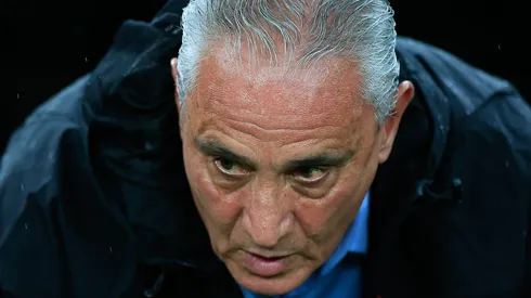 Tite encontra lateral-direito dentro do Flamengo. Foto: Buda Mendes/Getty Images