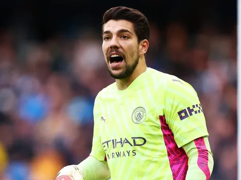 Substituto de Ederson no Manchester City trava renovação e deixa futuro no clube em aberto