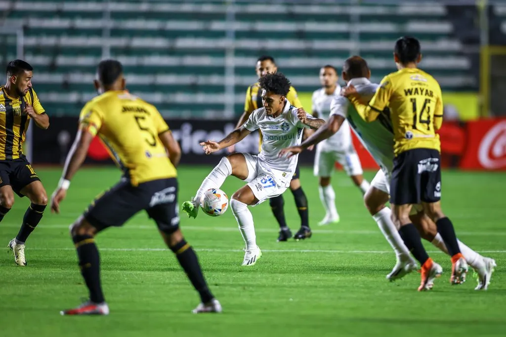 The Stronges e Gremio. FOTO: LUCAS UEBEL/GREMIO FBPA