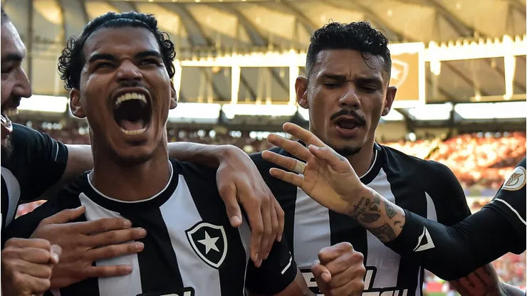 Corinthians faz proposta de R$ 10 mi para fechar com jogador do Botafogo. Foto: Thiago Ribeiro/AGIF