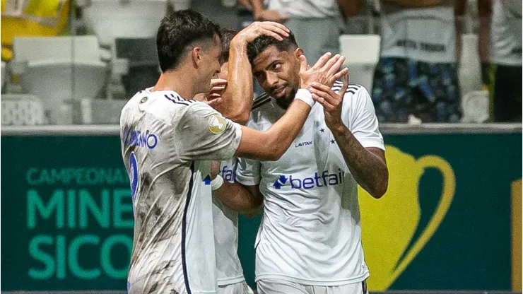 MG - BELO HORIZONTE - 30/03/2024 - MINEIRO 2024, ATLETICO-MG X CRUZEIRO - FINAL - Juan Dinenno Jogador de futebol argentino jogador do Cruzeiro comemora seu gol durante partida contra o Atletico-MG no estadio Arena MRV pelo campeonato Mineiro 2024. (Foto: Fernando Moreno/AGIF)