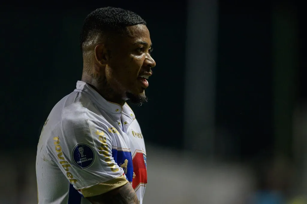 Atacante enfrentando o América Mineiro. Foto: Alessandra Torres/AGIF