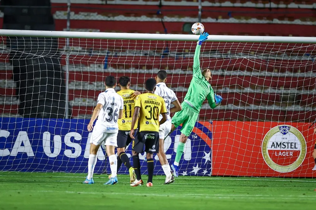 Marchesín em ação pelo Grêmio contra o The Strongest | FOTO: LUCAS UEBEL/GREMIO FBPA