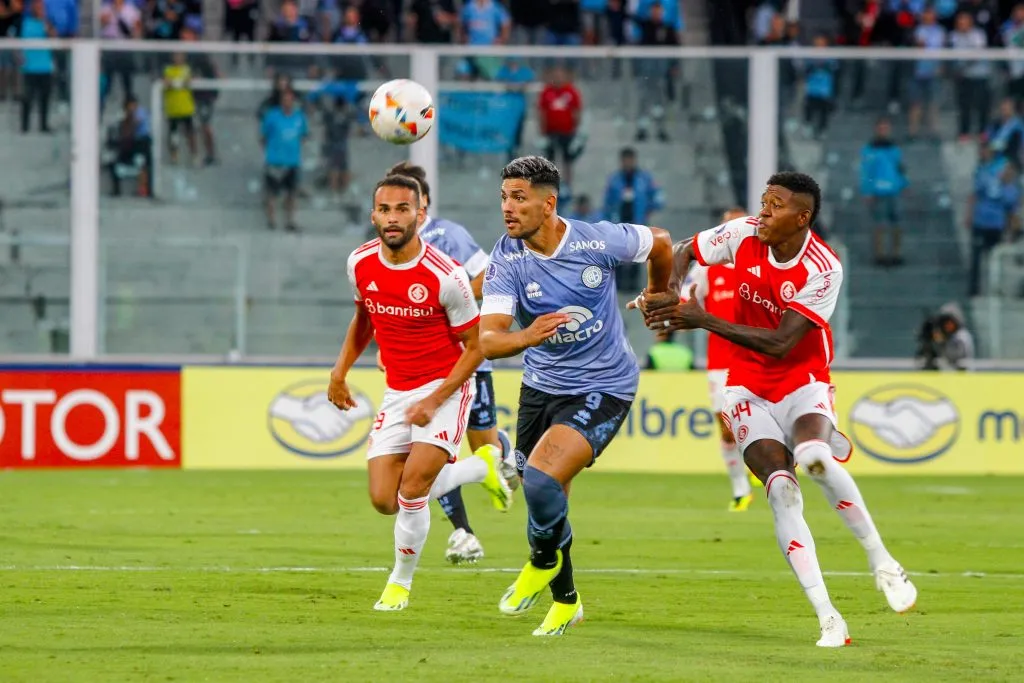 Internacional em ação contra o Belgrano pela Sul-Americana. Foto: Lucas Gabriel Cardoso/AGIF