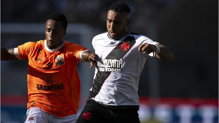Flamengo abre conversas para assinar com titular absoluto do rival. Foto: Jorge Rodrigues/AGIF
