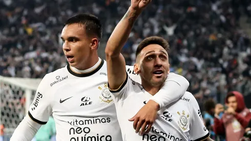 Giovane (à esquerda), atacante do Corinthians. Foto: RODRIGO COCA/AG.CORINTHIANS