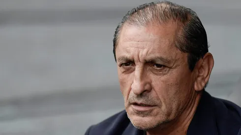 Ramón Díaz tem pedido a contratação de um volante para o Vasco há alguns meses. Foto: Thiago Ribeiro/AGIF