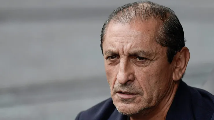Ramón Díaz tem pedido a contratação de um volante para o Vasco há alguns meses. Foto: Thiago Ribeiro/AGIF