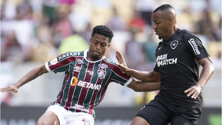 Vasco prepara proposta e pode anunciar titular absoluto de grande rival. Foto: Jorge Rodrigues/AGIF