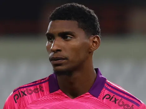 Santos abre negociações pelo goleiro Hugo Souza, do Flamengo