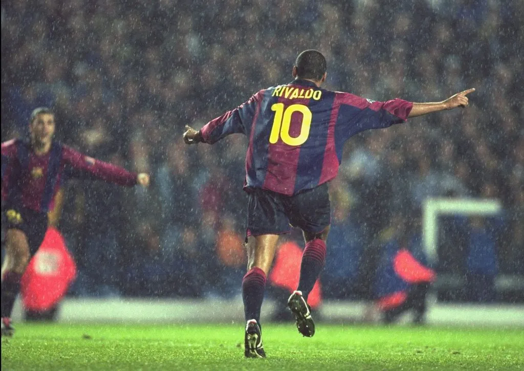 Rivaldo atuando com a camisa do Barcelona. Foto: Clive Mason /Allsport.