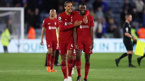 Virgil van Dijk e Ibrahima Konate pelo Liverpool
