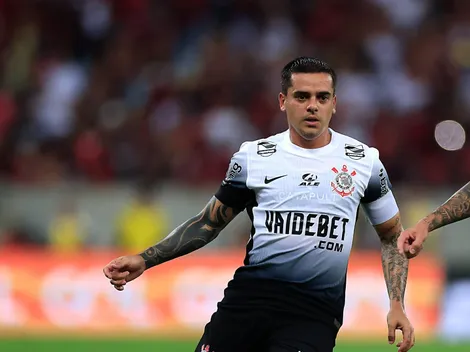 António Oliveira sugere permanência de Fagner no Corinthians