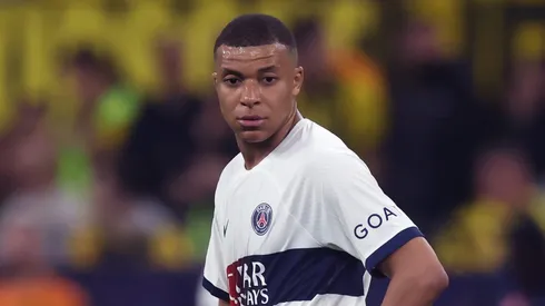 Próximo do Real Madrid, Mbappé se envolve em confusão com 2 jogadores do Barcelona.