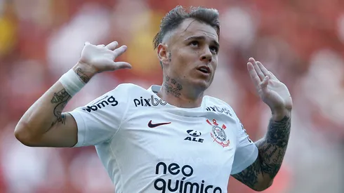 Róger Guedes compareceu ao estádio do Timão (Foto: Wagner Meier/Getty Images)